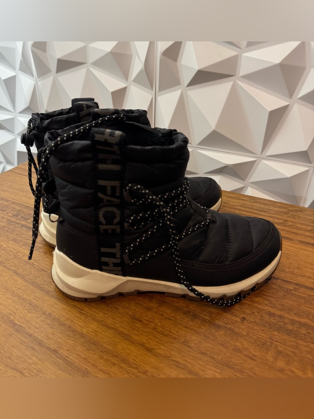 The North Face Women's ThermoBall Lace Up Waterproof Boots Size 6 - Picture 2 of 8